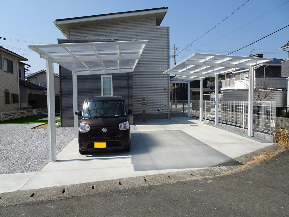 玄関まで屋根をつなげる